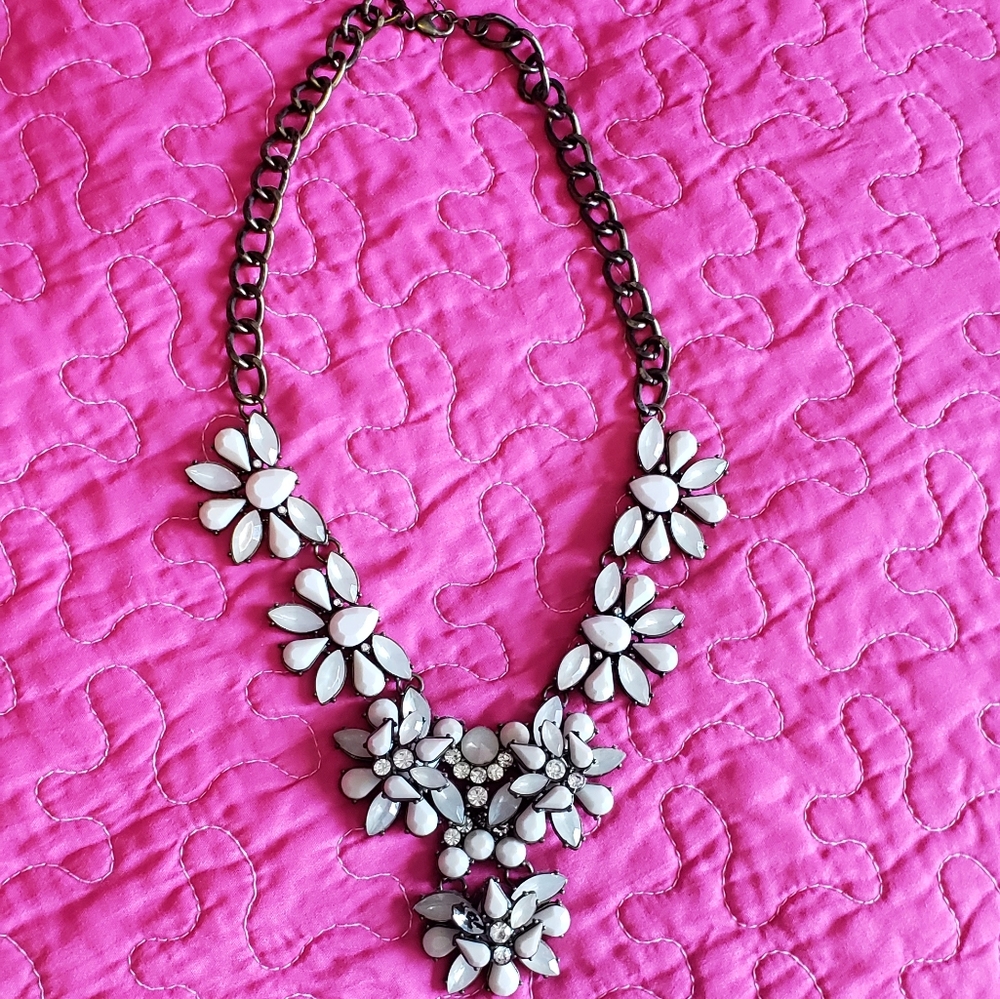 Nwot beautiful statement necklace